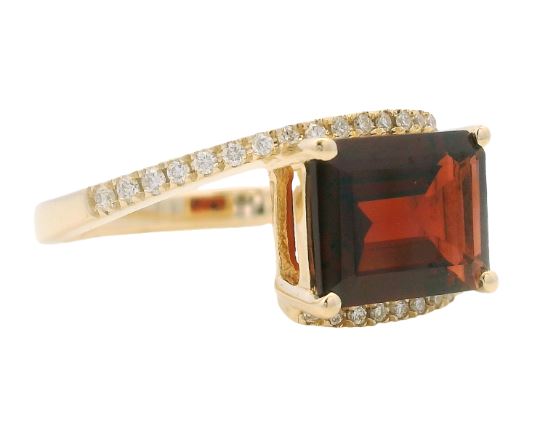 14K Yellow Gold 2.35ct Garnet & 0.14cttw Diamond Ring