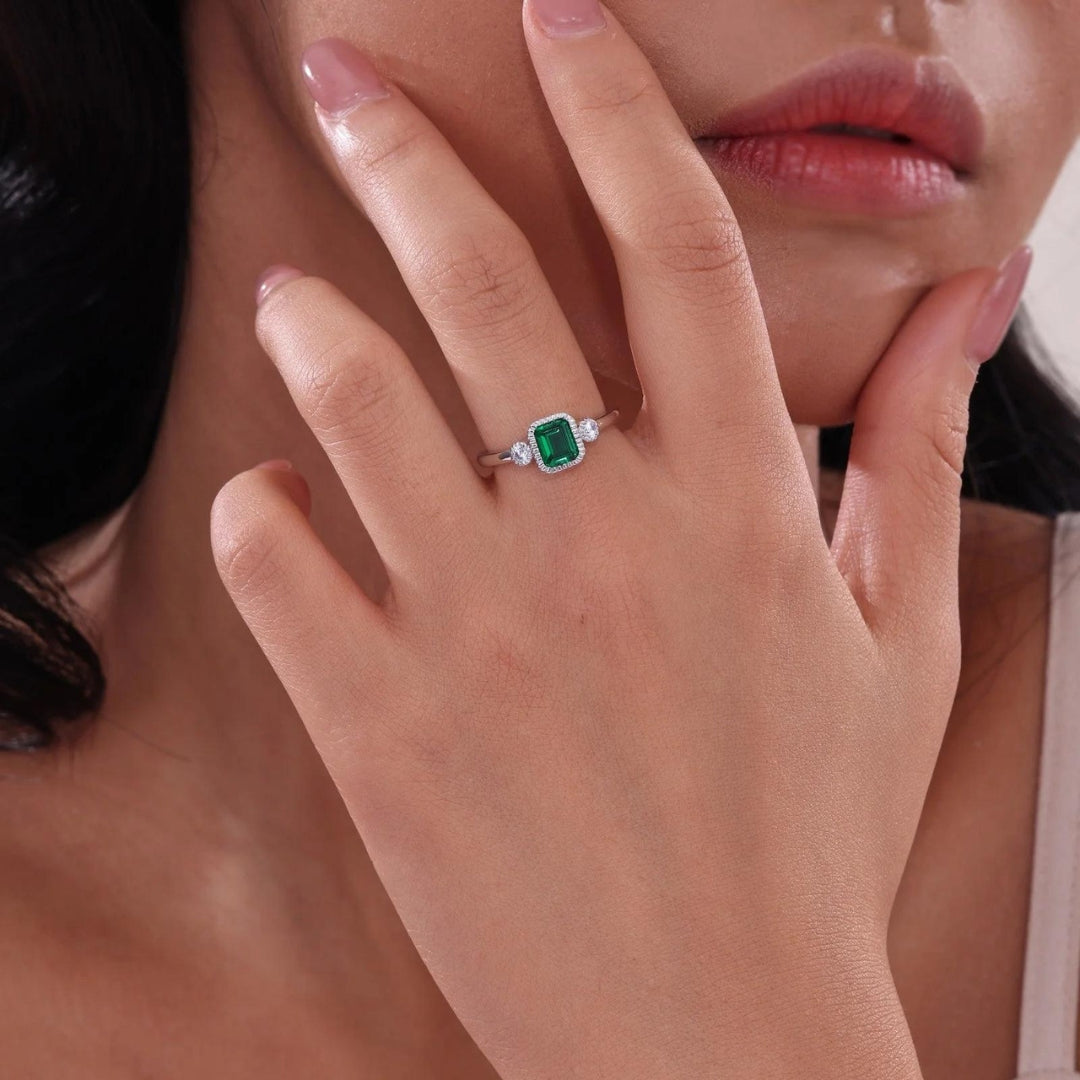 SS/PT 0.98cttw Simulated Diamond & Simulated Emerald Ring