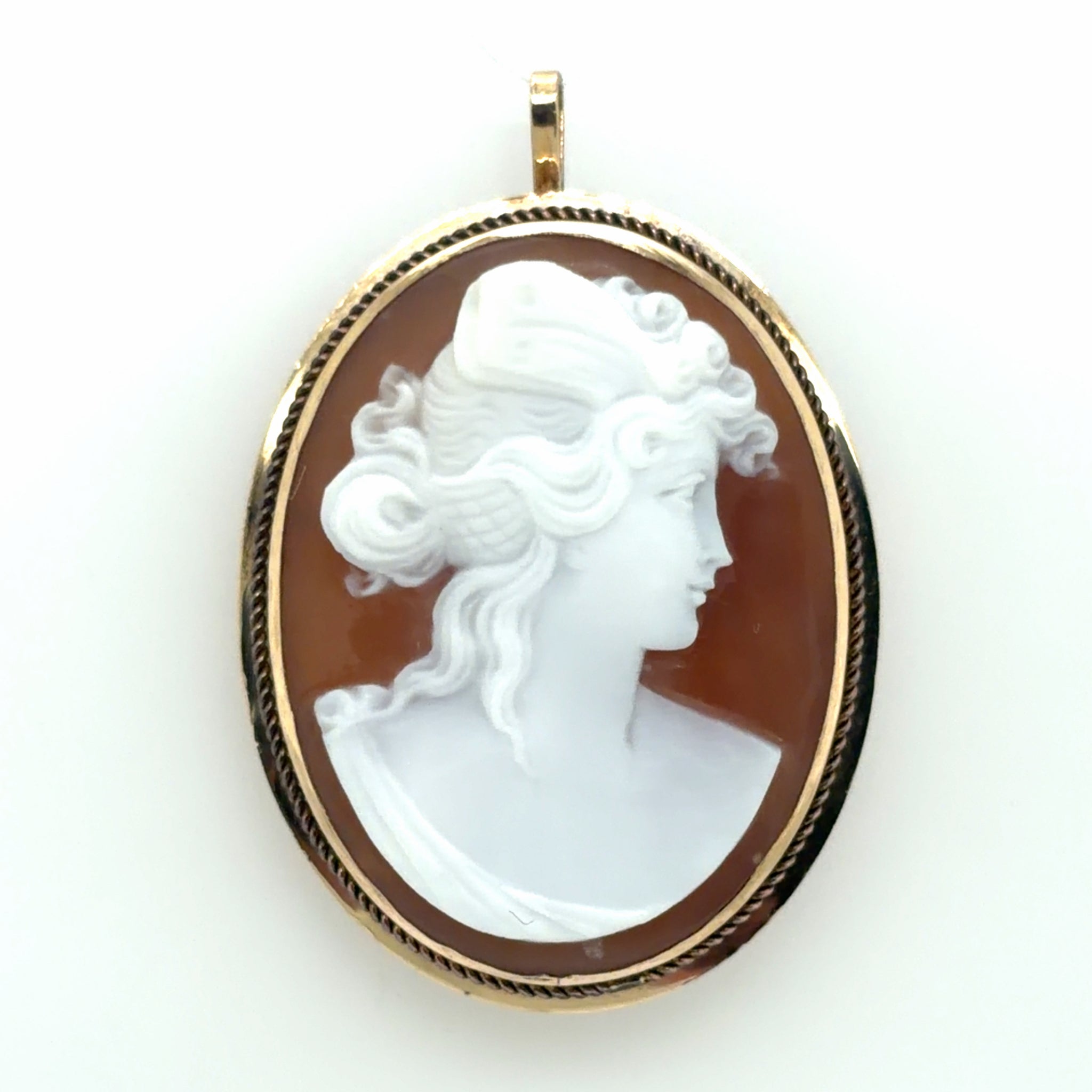 Estate Carved Shell Cameo Brooch/Pendant