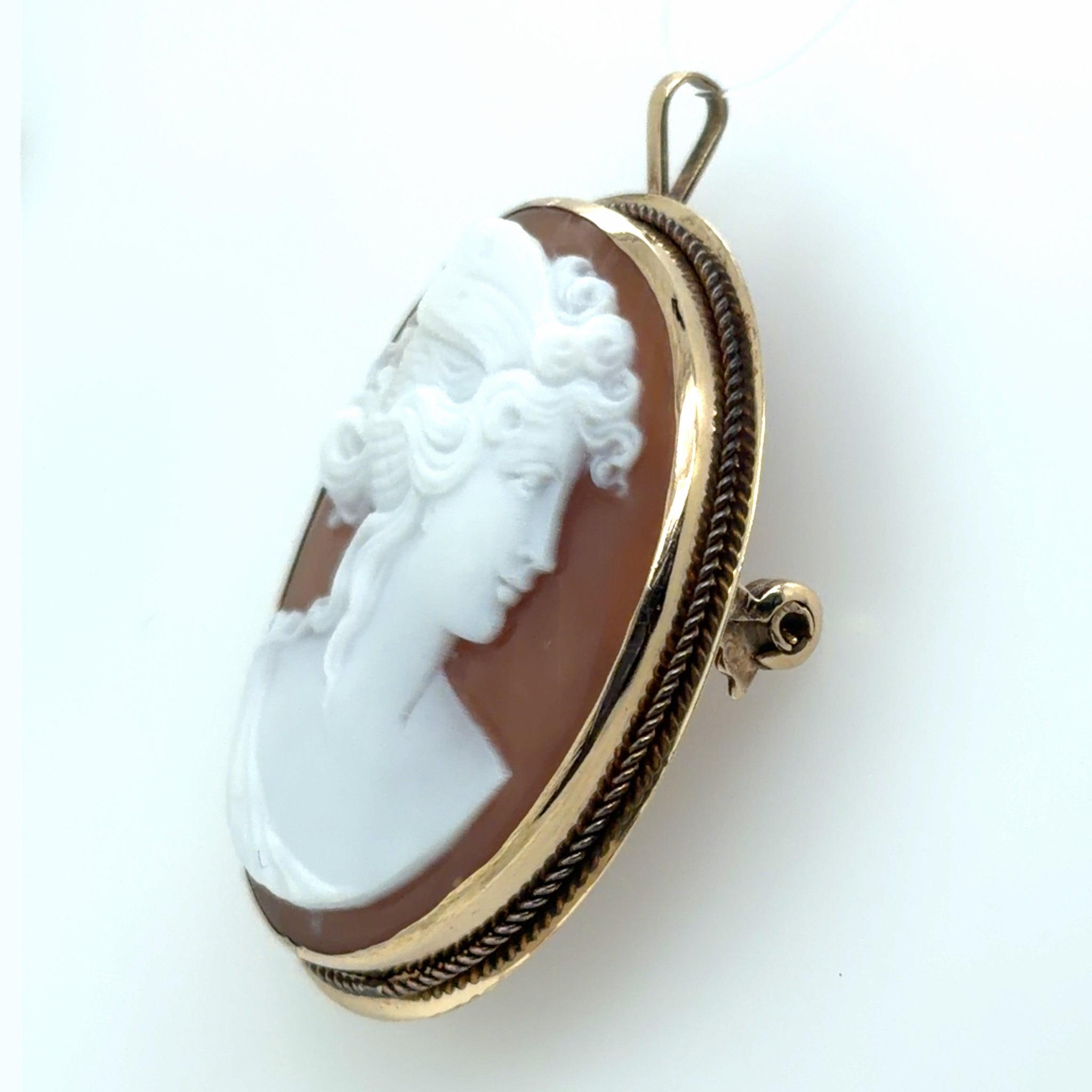 Estate Carved Shell Cameo Brooch/Pendant