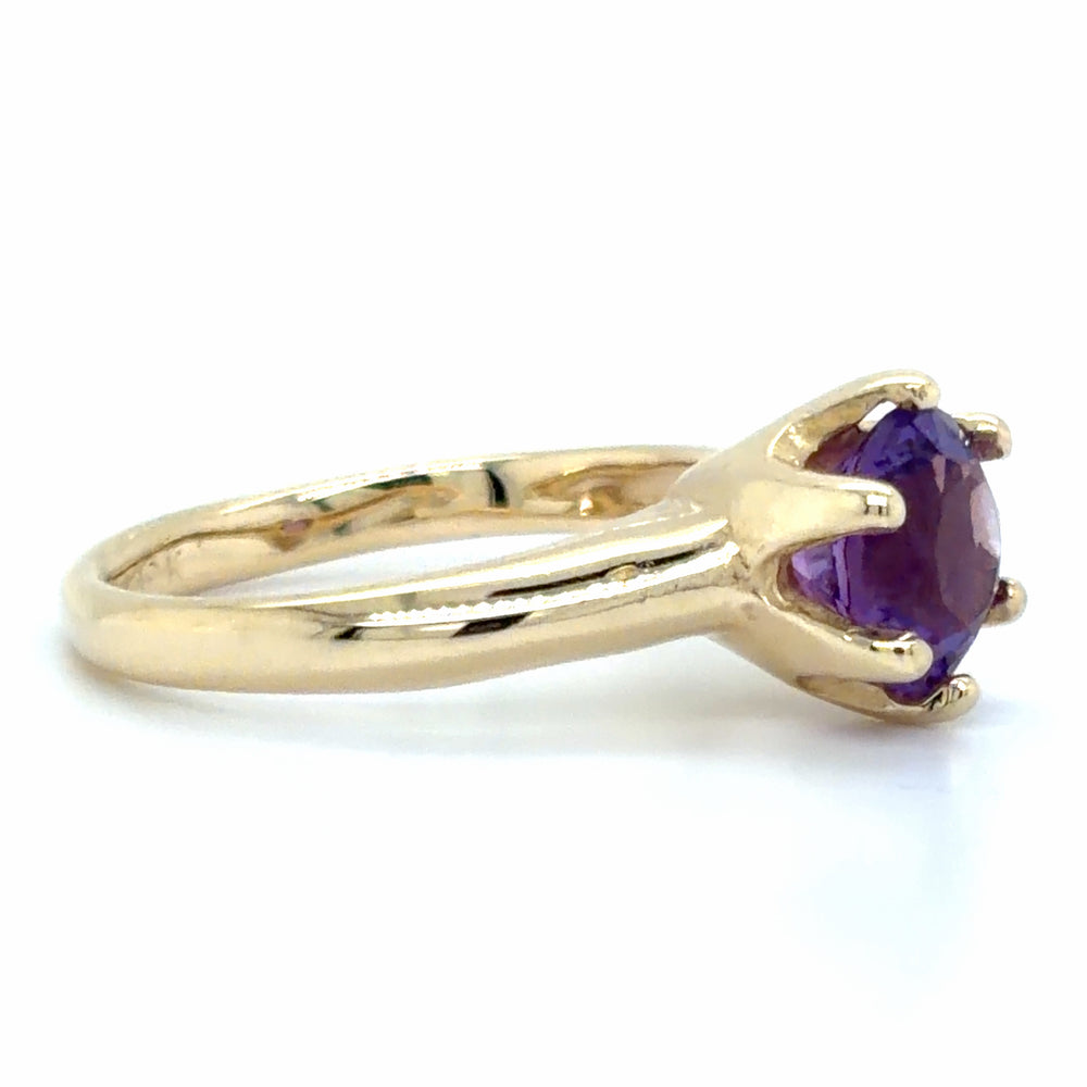 Estate 10K Yellow Gold Amethyst Solitaire Ring