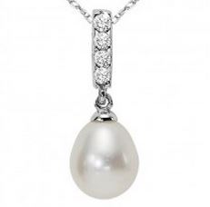 Freshwater Pearl & Crystal Necklace