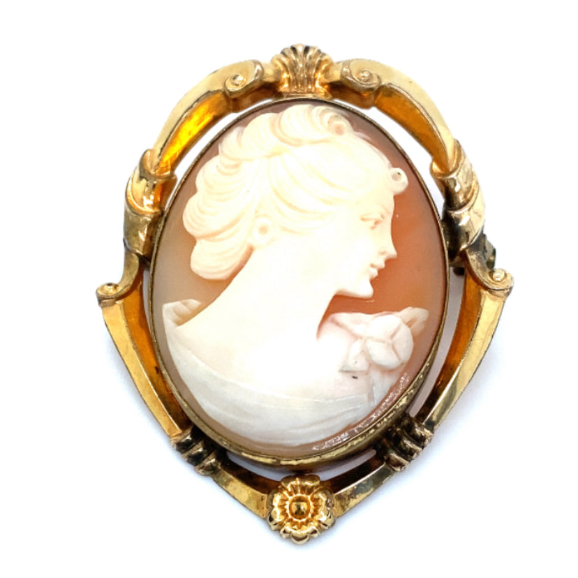 
            
                Load image into Gallery viewer, Estate Shell Cameo Brooch/Pendant
            
        