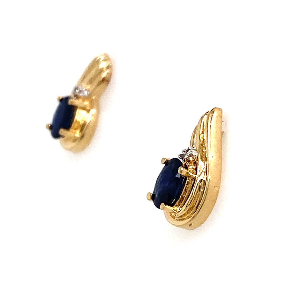 
            
                Load image into Gallery viewer, Estate Sapphire Earrings
            
        