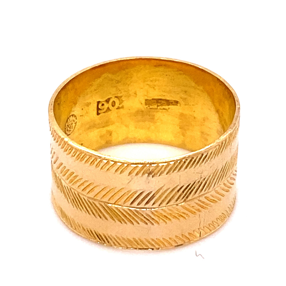 Estate size 7 Cigar Band in 18K Gold