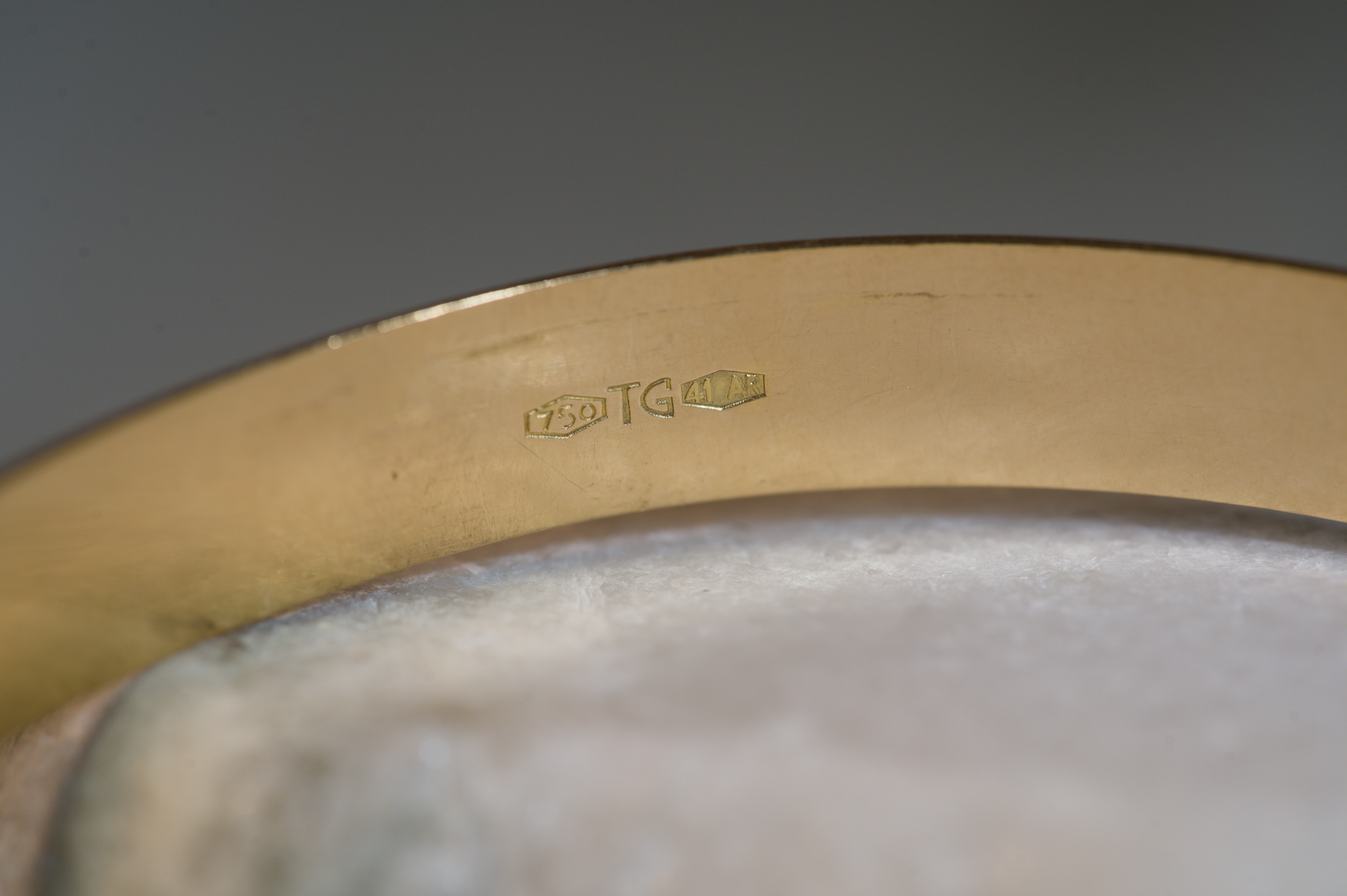 Estate 18K Horizontal Diamond Cut Bangle