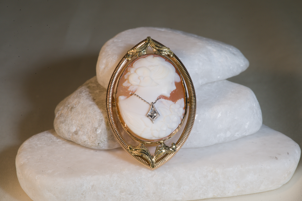 Estate Yellow & Green Gold Cameo Brooch