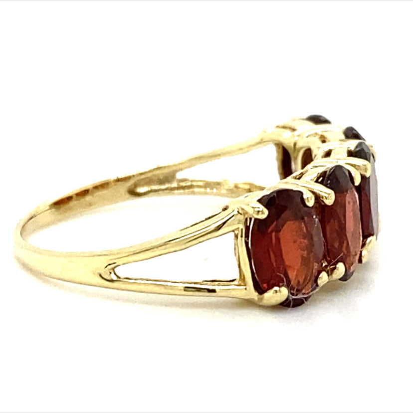 
            
                Load image into Gallery viewer, Estate Garnet Ring
            
        