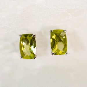 14K White Gold 0.95cttw 4x6mm Peridot Earrings