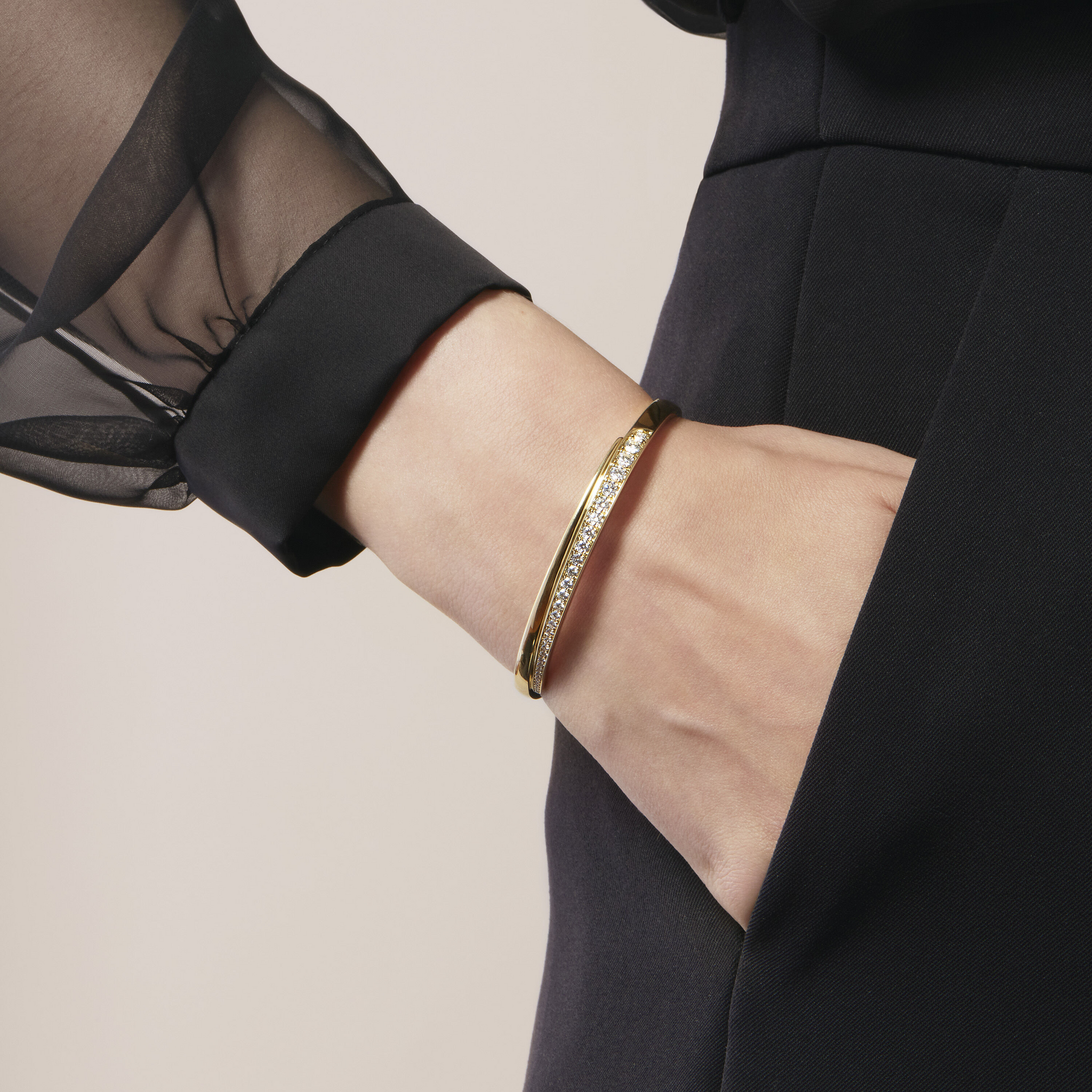 18K Yellow Gold Diamond Vela Crossover Bangle by Hearts on Fire