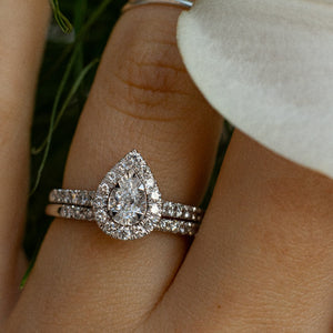 Pear-Shaped Diamond Engagement Ring with Wedding Band Set